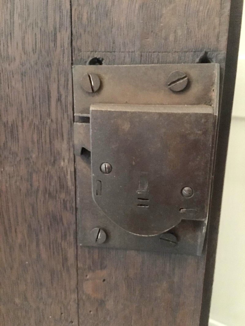 George III Mahogany Hanging Bow Front Corner Cabinet - Image 8